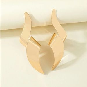 NWOT Twist Stud Earrings